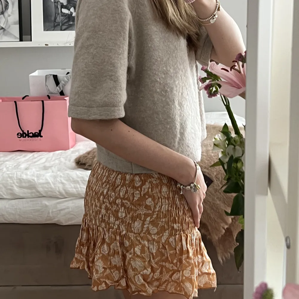 Supersöt kjol med mönster från Pull&Bear! Aldrig använt och lappar finns kvar 🫶🫶. Kjolar.