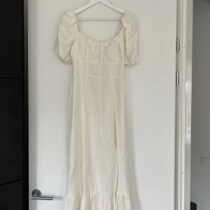 &otherstories klänning  - Jättesöt linneklänning. För liten för mig, använd max 2 gånger. 