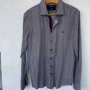 Skjorta - Aldrig använd då den är lite för stor för mig, men riktigt snygg.