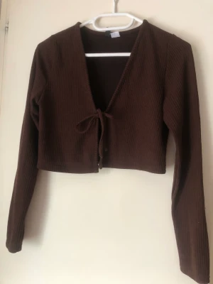 Kofta / tröja / blus - Helt ny topp från hm 