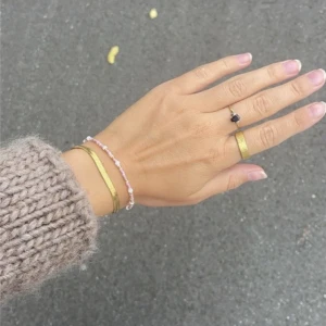 Armband  - Fint pärlarmband! Går att få i vilken färg du vill 🫶🏽🫶🏽35kr