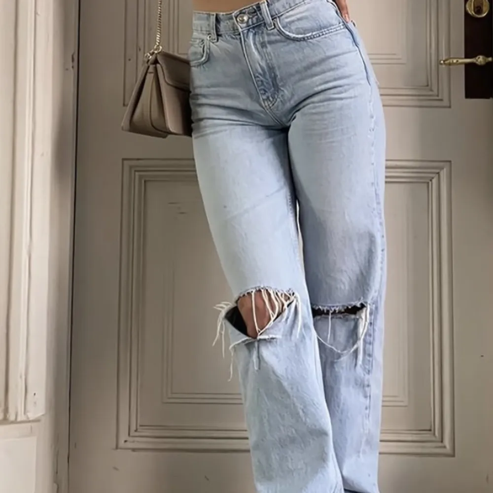 90s High waist jeans! Super fina jeans knappt använda, säljer då de är för små. Storlek 32✨. Jeans & Byxor.