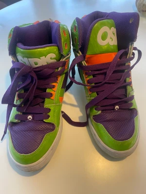 Osiris NYC Xbox Limited Edition Stl 41.5 / 7.5  - Begränsad upplaga som skapades i samband med lanseringen av första Xboxen. Väldigt ovanliga. Använd ett par-tre gånger.