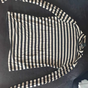 Polotröja  - Randig polotröja , storlek XL , bra skick