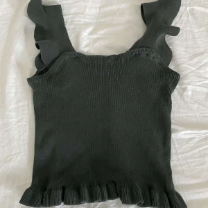 Linne - Ett gulligt linne som tyvärr inte kommer till användning. Lite tjockare tyg så funkar bra nu till hösten 🥰 jätteskönt och stretchigt material så skulle nog passa de flesta 🥰