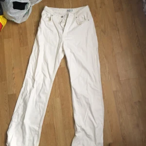 Raka jeans  - Bra skick, nästan aldrig använd, 