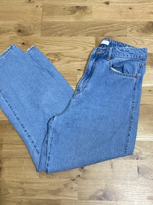 Jeans  - Tre olika jeans som du kan skriva till mig vilken du vill ha. 