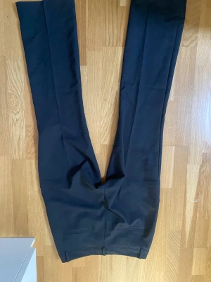 Kostymbyxor (bik bok, pw vilma) - Aldrig använda men utan prislapp. Är i storlek 44 men har inte mycket stretch. Är regular/tall passform. 
