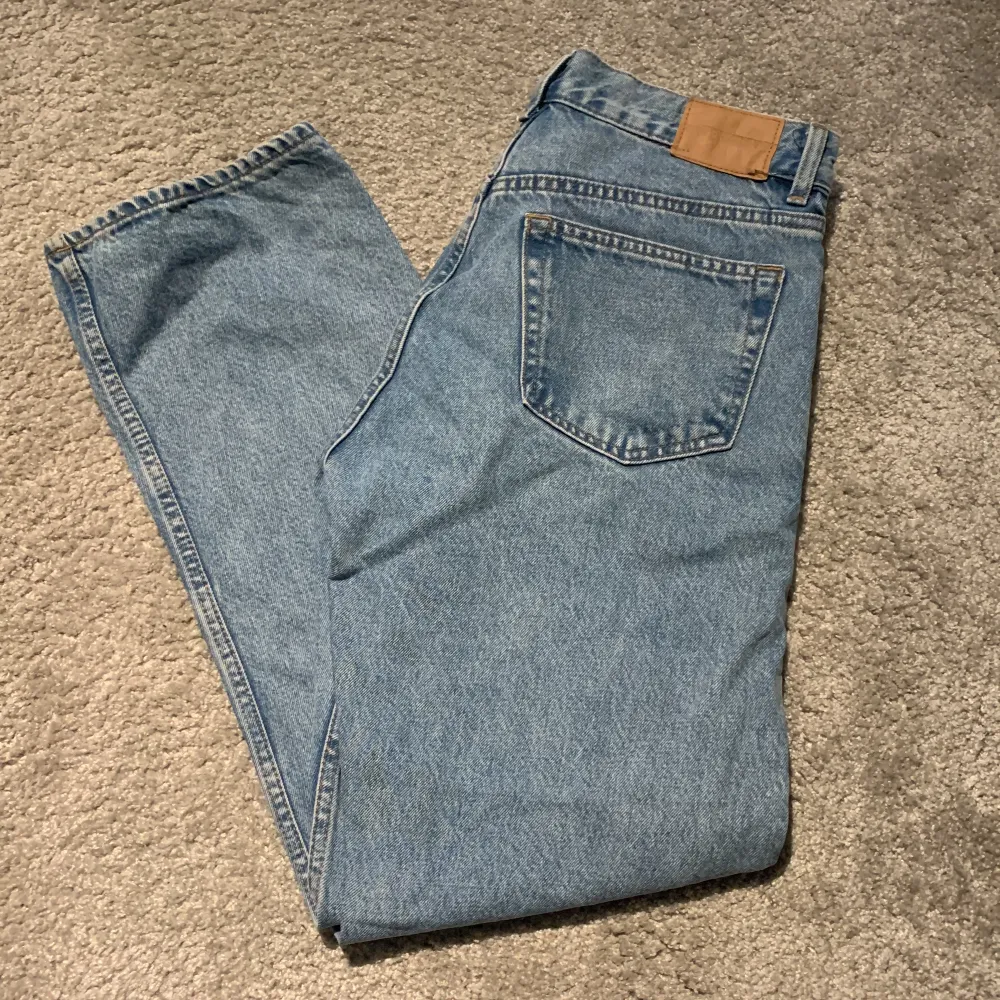 Fina Weekday jeans space 27/30. Ser ut som nya, rak modell.. Jeans & Byxor.