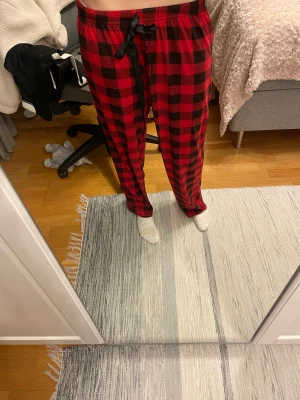 Pyjamasbyxor  - Jättesköna pyjamasbyxor från shein, kommer aldrig till användning längre 💗