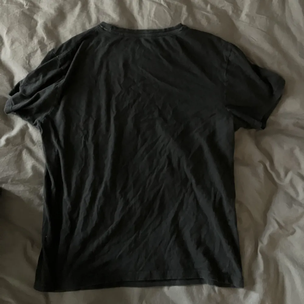 The cure t shirt, köpt 2021. lite urtvättad men inga fel på den. Storlek M. T-shirts.