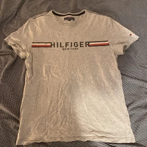 Tommy hilfiger T-shirt - Säljer min Tommy hilfiger T-shirt storlek S.