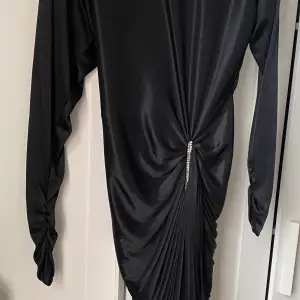 Vintage party dress in a great condition very elegant and perfect for Christmas or New Years Eve party. Bought it i a second hand vintage store but never worn it 