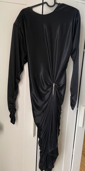 Vintage party dress  - Vintage party dress in a great condition very elegant and perfect for Christmas or New Years Eve party. Bought it i a second hand vintage store but never worn it 