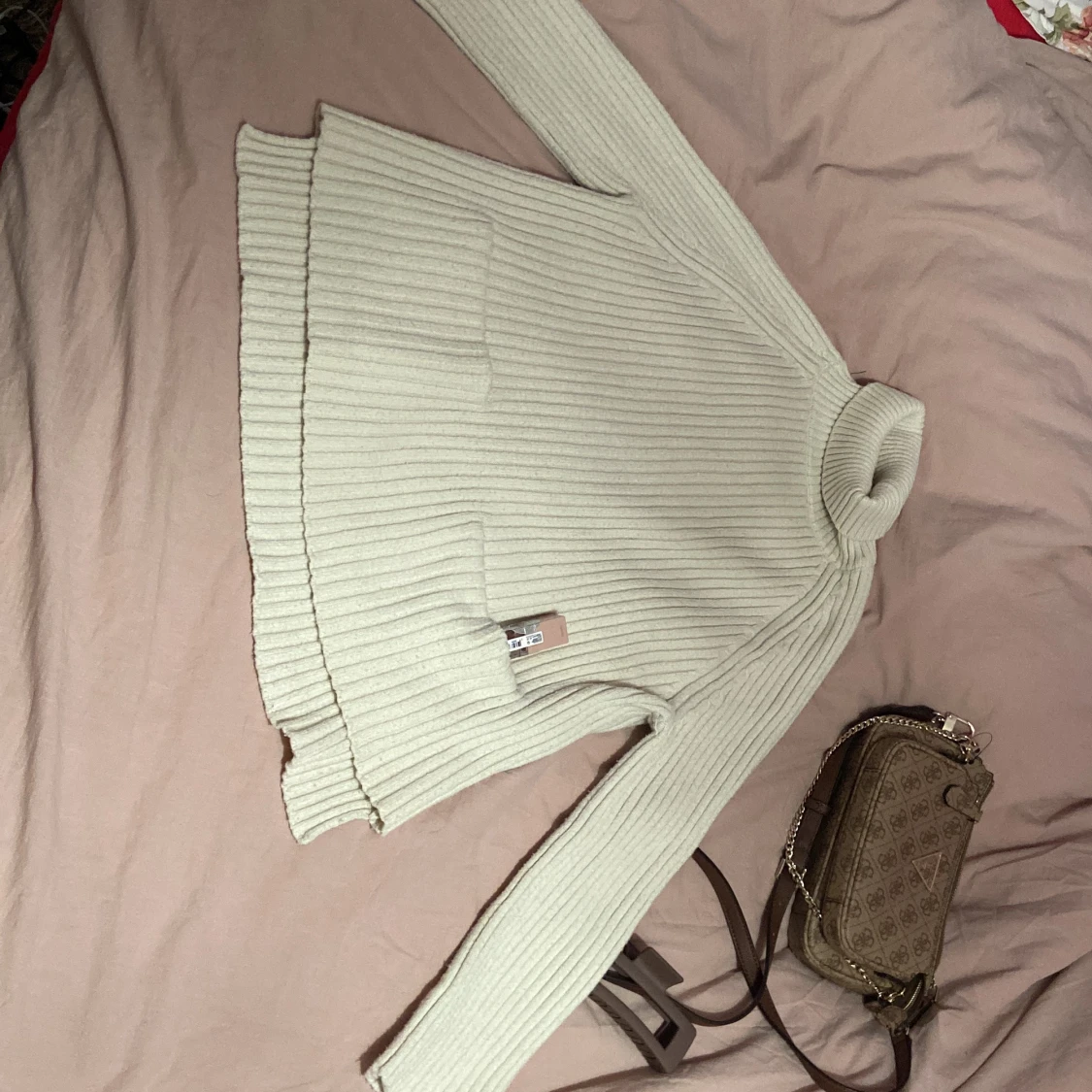 Mysig stickad tröja med fickor