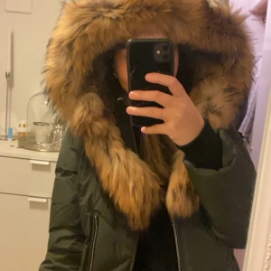 Mackage jacka - Säljer min Mackage jacka,helt oanvänd. Passar storlek XS också då jag är en XS. Priset går att diskutera vid snabb affär!