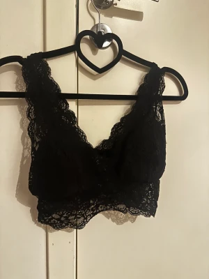 Topp från Twilfit  - Använd ett fåtal gånger. Fint skick 🩷