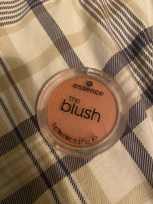 essence the blush - essence the blush i shade 10 benefitting bara använd några gånger