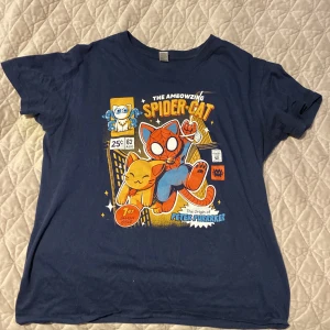 Spidercat babytee  - Världens gulligaste babytee köpt från en Citees från Spanien som jag endast haft på mig en gång. Den är storlek XL i barnstorlek men den sitter som en S-M. Det är i super skönt material💕