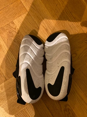 Nike skor - Använda Max 5 gånger. Bra sick.