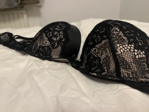 Bh med spets - Svart bh med spets.