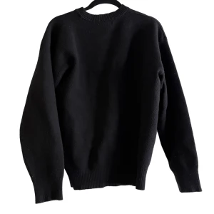 Zara sweater  - Zara sweater som jag tyvärr inte längre passar i. Skulle säga att den passar nån mellan 165-170. Sjukt nice material och passform dock. Vid fler frågor eller bilder hör av er. Snabba affärer prioriteras.