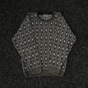 Vintage Knitwear - Vintage knit som är i bra skick och inte har tecken på användning, säljes pga sitter för stort på mig. Bara att höra av sig vid frågor eller fler bilder 🤝🏼