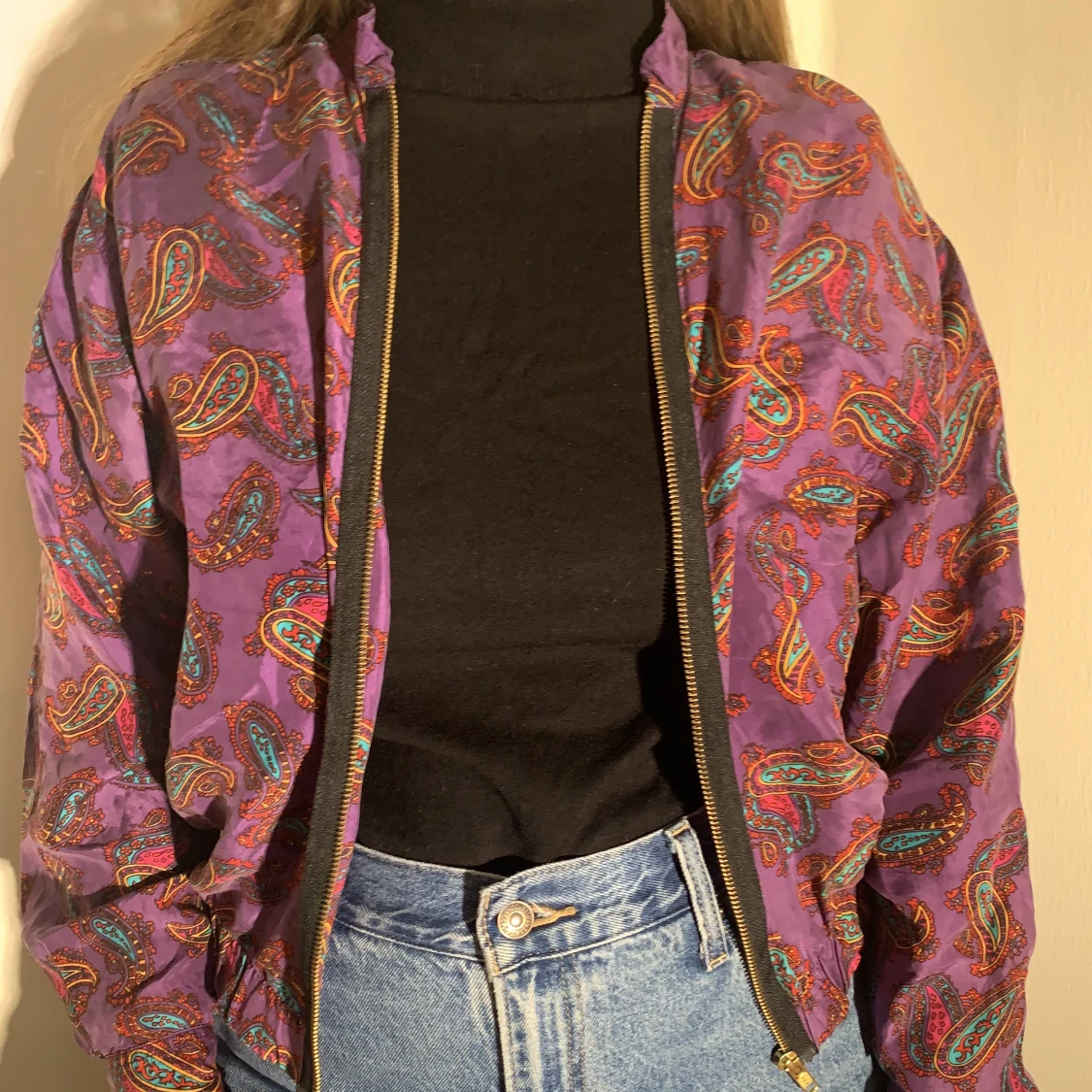 Tunn paisleymönstrad bombarjacka  - 90