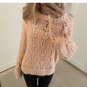 Stickad tröja - En stickad tröja från bik bok, har bara kommit till användning en gång💕(sticks ej)