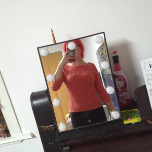 Tröja - Orange tröja med medelkorta ärmar