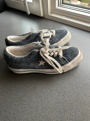 Converse one star - Converse one star sneakers i storlek 36.5. Väldigt bra skick!