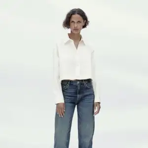 Skjortjacka Använd vid ett tillfälle så som ny Från Zara, strl XL men sitter som en oversized S eller M