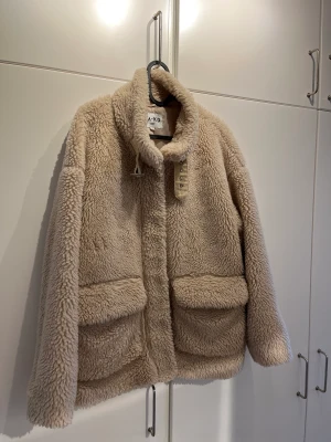 NA-KD jacka st 36 - I gott skick!