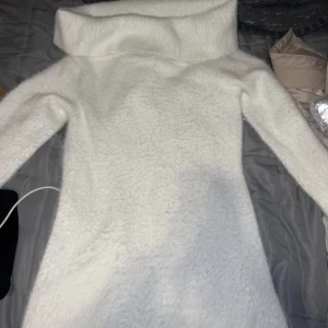 Klänning - Andvänd 1-2 gånger 