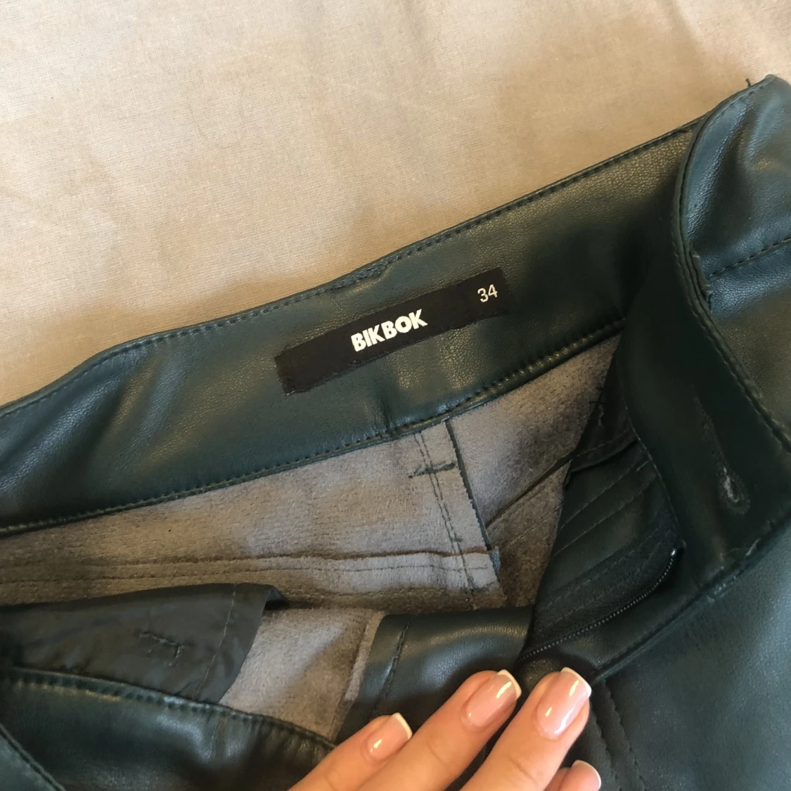 Mörkgröna skinnbyxor  - 2