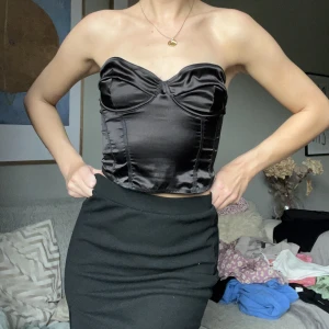 Korsett - Svart korsett från na-kd i storlek M
