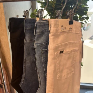 @Loisjeans ❤️ - #@aandahls_rosebydame  __ #mine #deilige #loisbukser og #jeans 💚