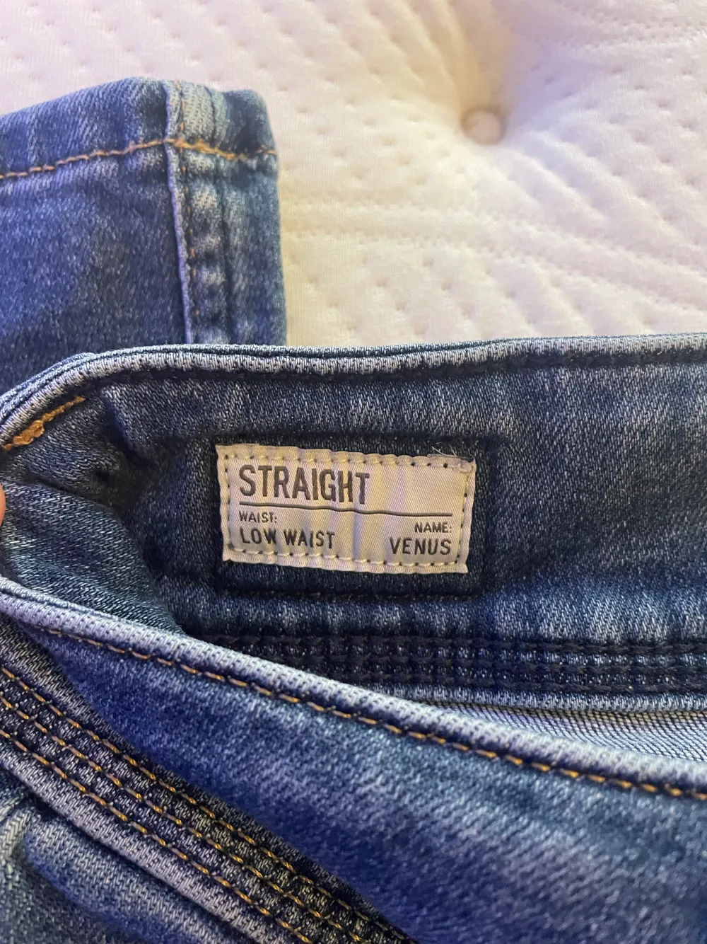 Säljer ett par jättefina pepe jeans i modellen straight. Superfint skick! Pris kan diskuteras 💓. Jeans & Byxor.