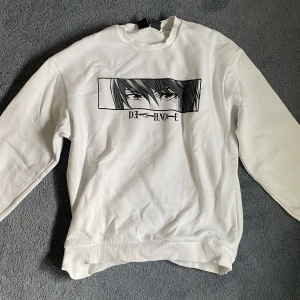 Death note hoodie  - Cool death note hoodie som jag köpte från en butik i Polen. (Den är inte från zara bara la det som märke)
