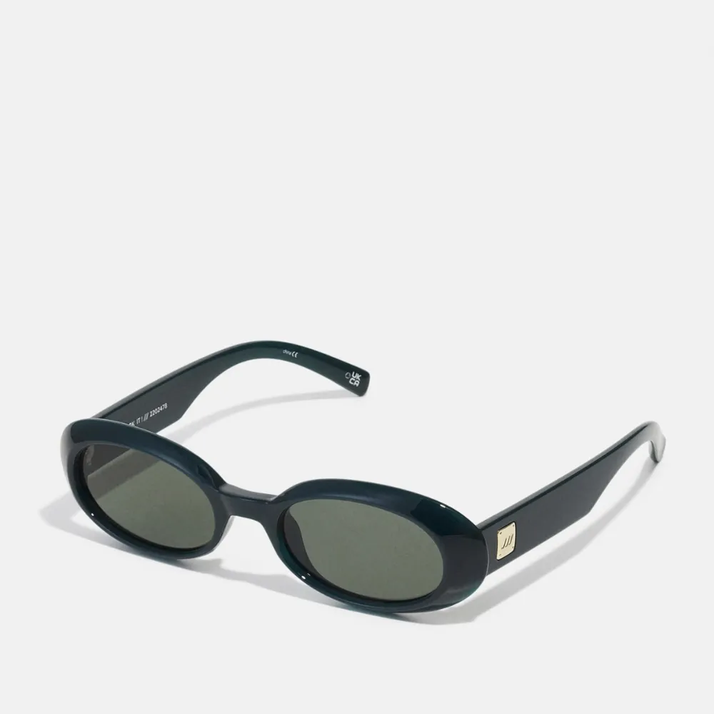 Oanvända Le Specs solglasögon i modellen ”WORK IT”, färg emerald 🍀🍀🖤🖤. Accessoarer.