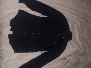 Ralph lauren skjorta stl S - Ralph lauren skjorta i stl S. Mycket bra skick och inga defekter! Bara att fråga vid funderingar kring storlek eller pris eller vad som!