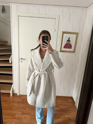 Ullkappa  - Kappa från bikbok  Storlek L Köpt förra året, använt en gång så den är i nyskick Den är en ullmix 