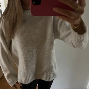 Vit stickad tröja - Säljer denna tröja från zara strl s 150kr