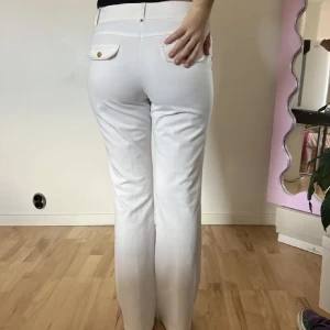 Kostymbyxor  - Superfina kostymbyxor, passar s/m bra, jag är ca 171