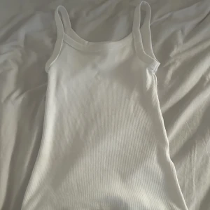 Ribbat linne - Använt som mest 2 ggr och har inga tecken på användning, trendig om super fin💞ny pris 139 