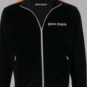 Palm Angels tröja i bra skick - Säljer nu min Palm Angels tröja då jag har växt ur den.