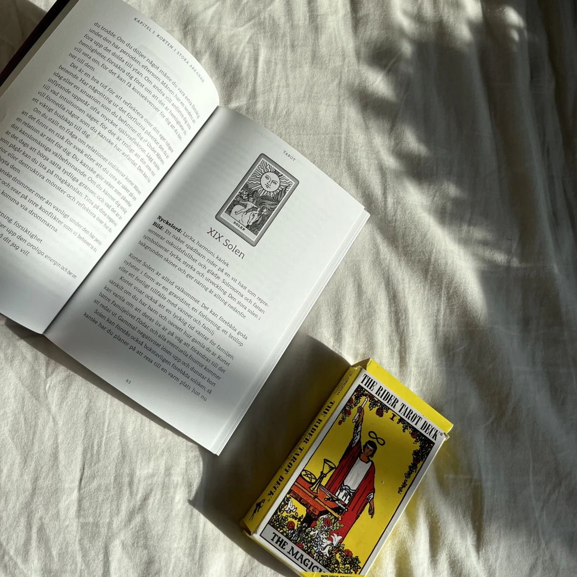 Tarotkort + bok för att tyda - 90