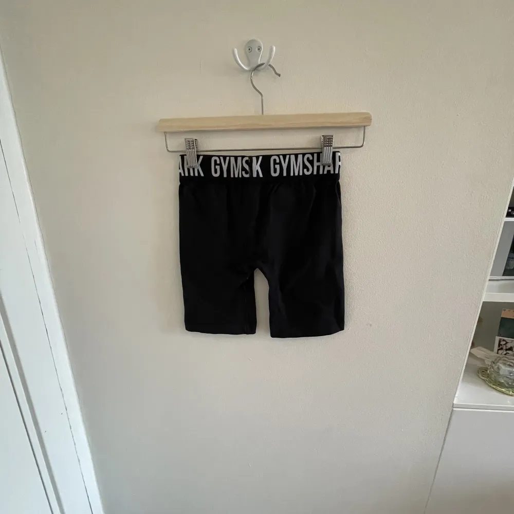 Träningsshorts från gymshark i storlek xs! Köpte från Sellpy i nytt skick men har inte kommit till användning.. Shorts.