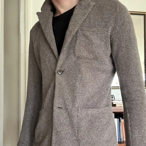 John Henric kavaj - Jävligt snygg John Henric kavaj som kan användas vardagligen. Strl XS men passar mig som är S