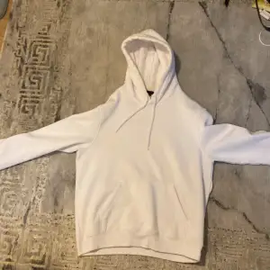 Vit hoodie från hm relaxed fit storlek M i toppskick